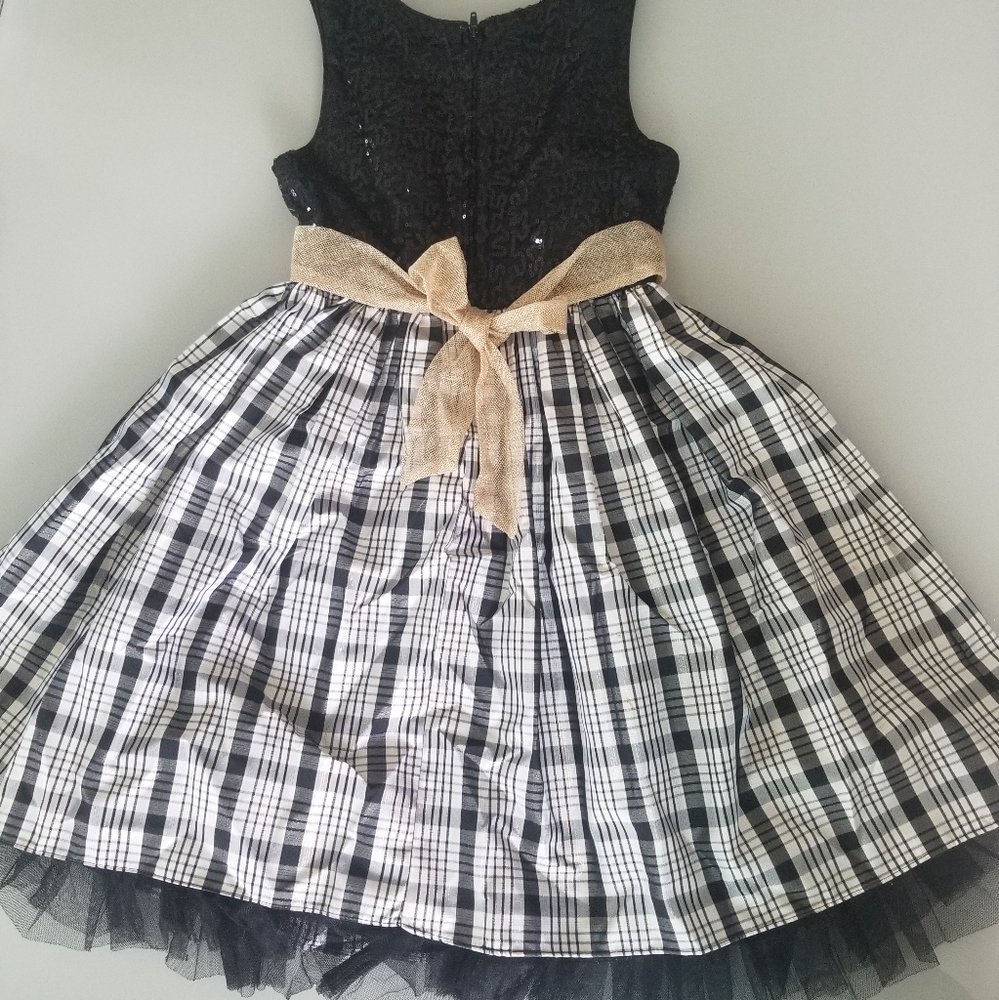 Dress - Picture 2 of 3